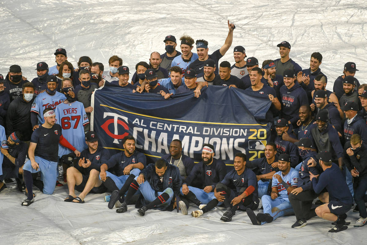 Members of the AL Central champions Minnesota Twins pose for a photo in the rain after their ba ...