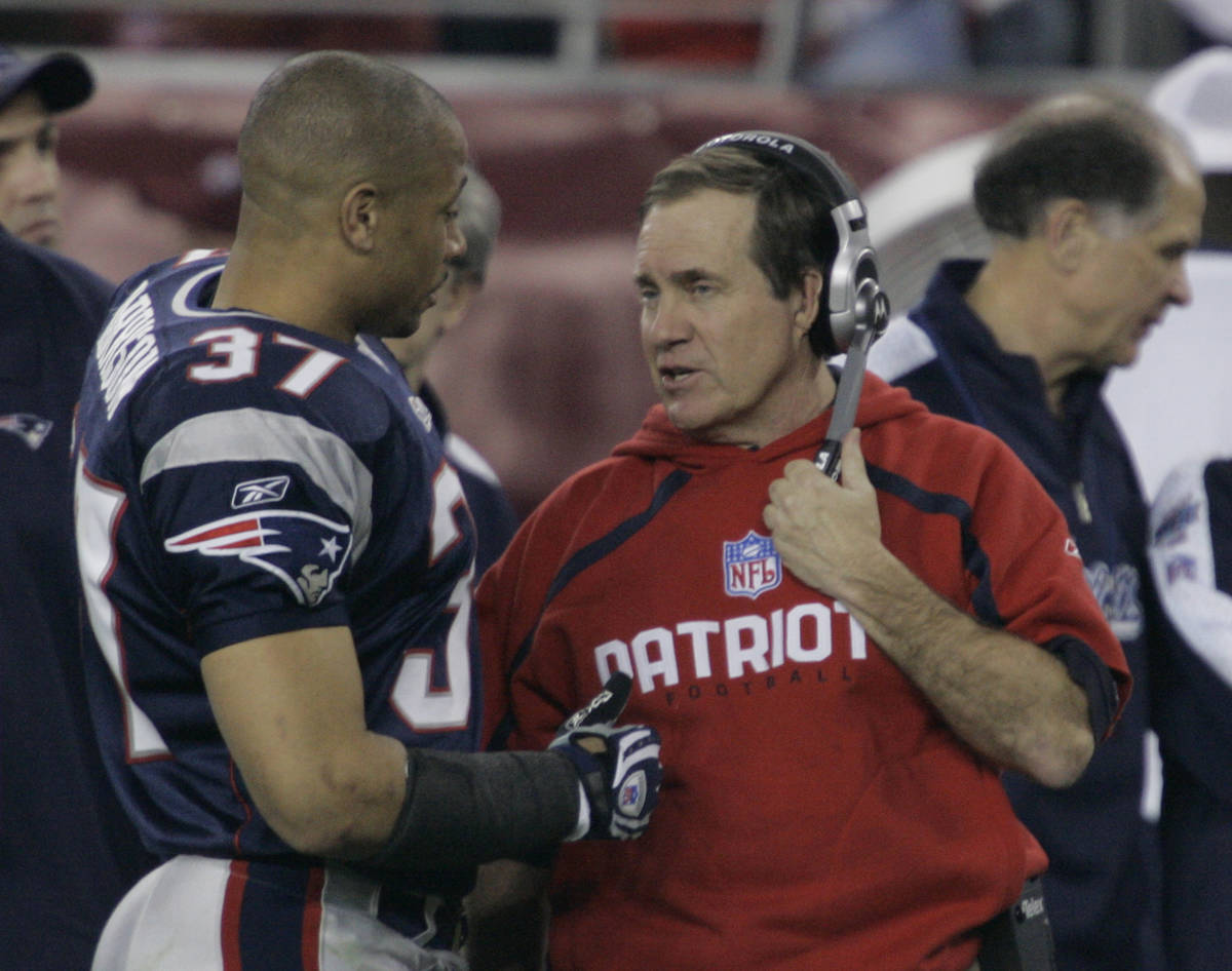New England Patriots head coach Bill Belichick talks with Rodney Harrison during the third quar ...
