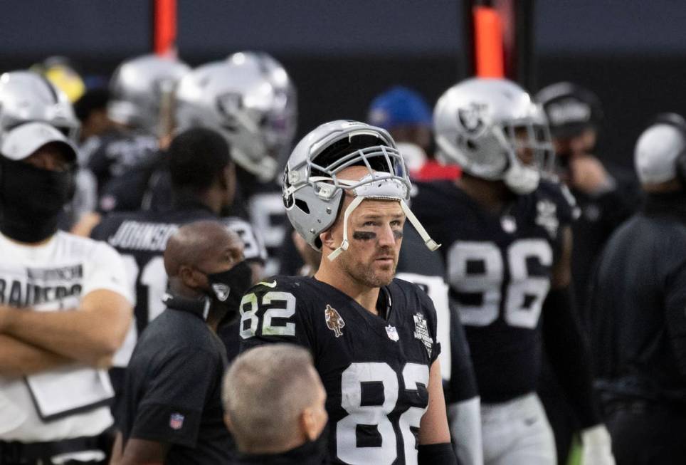 Las Vegas Raiders tight end Jason Witten (82) looks up at the scoreboard in the fourth quarter ...