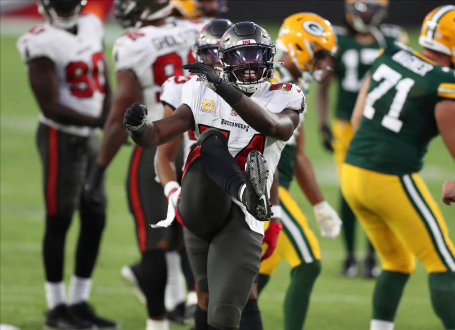 Tampa Bay Buccaneers inside linebacker Lavonte David (54) celebrates after a stop against the G ...