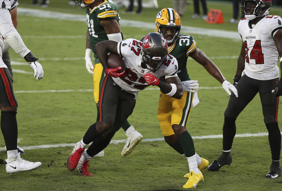 Tampa Bay Buccaneers running back Ronald Jones II (27) scores against Green Bay Packers strong ...