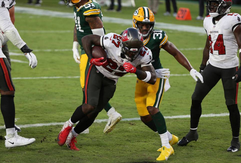 Tampa Bay Buccaneers running back Ronald Jones II (27) scores against Green Bay Packers strong ...