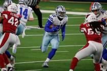 Dallas Cowboys running back Ezekiel Elliott (21) runs against the Arizona Cardinals during an N ...
