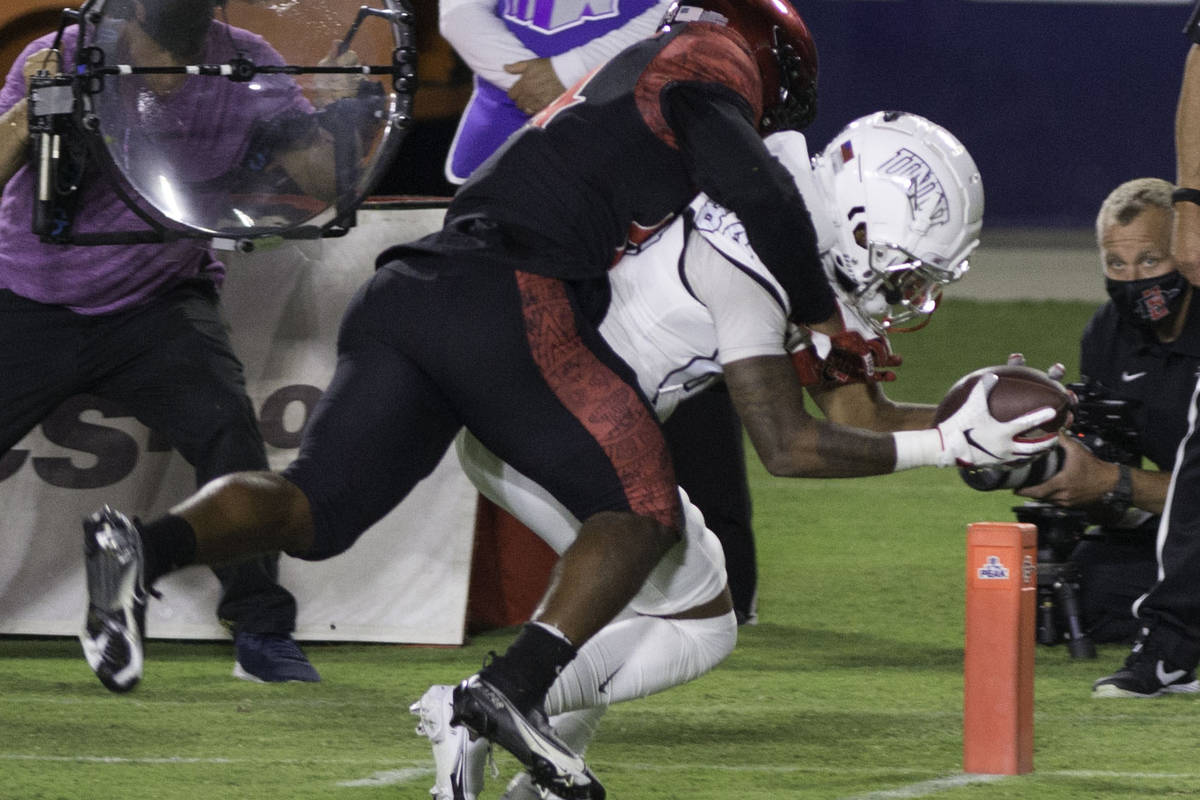 San Diego State’s Tariq Thompson tries to prevent the touchdown by UNLV’s Steve Jenkins dur ...