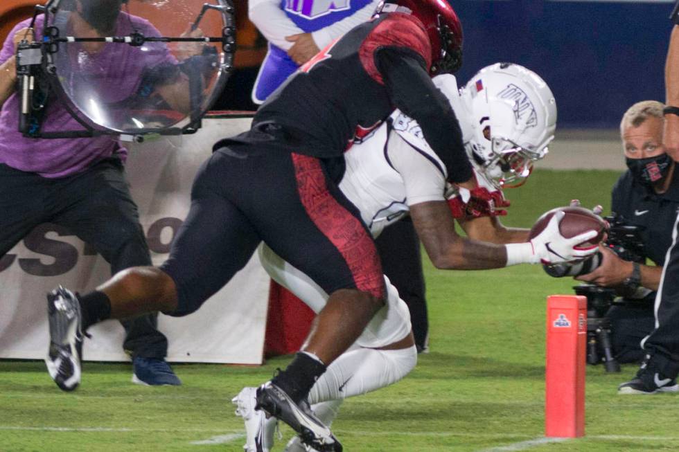 San Diego State’s Tariq Thompson tries to prevent the touchdown by UNLV’s Steve Jenkins dur ...