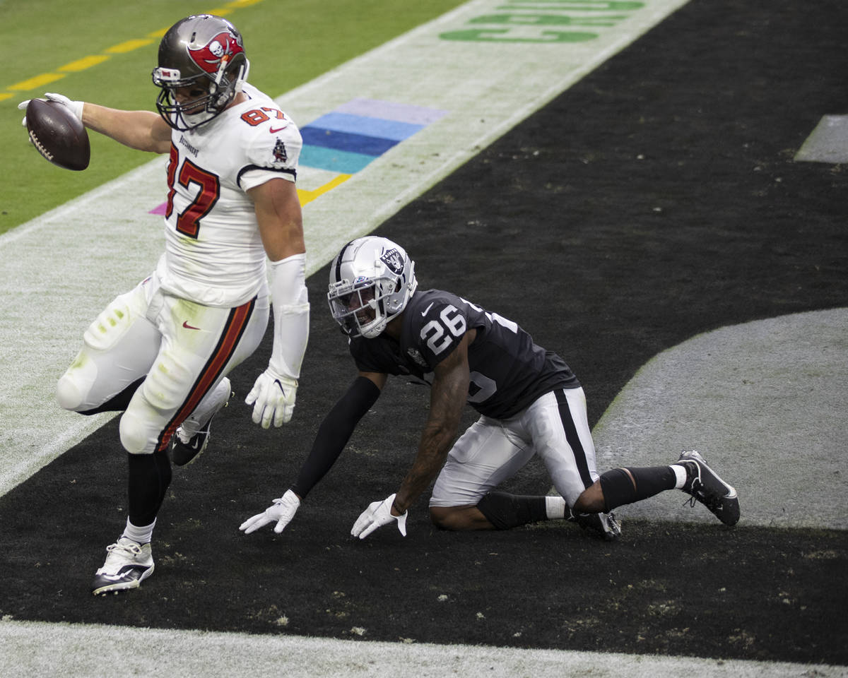 Tampa Bay Buccaneers tight end Rob Gronkowski (87) makes a touchdown catch over Las Vegas Raide ...