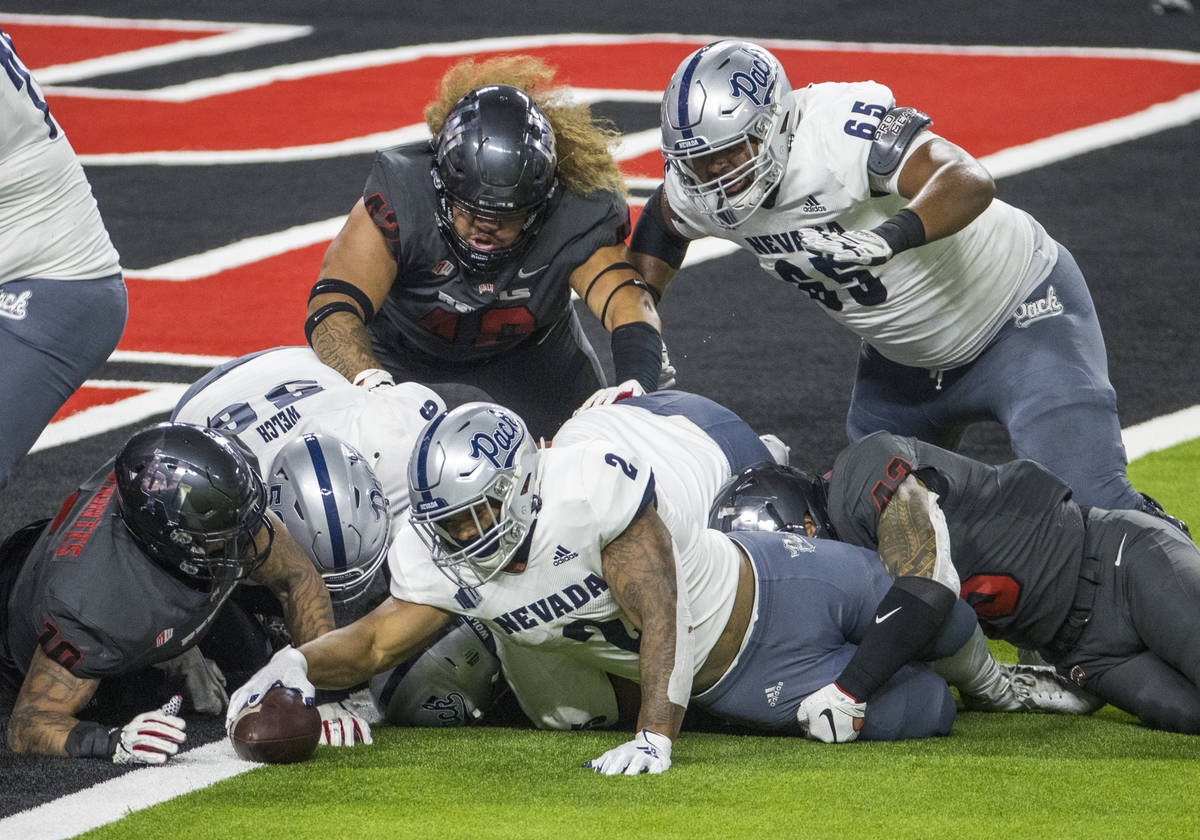 Nevada Wolf Pack running back Devonte Lee (2) dives to reach the ball across the touchdown line ...