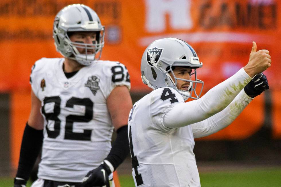 Las Vegas Raiders quarterback Derek Carr (4) celebrates a big play with Las Vegas Raiders tight ...