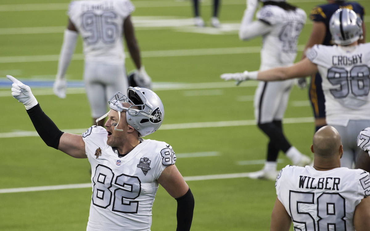 Las Vegas Raiders tight end Jason Witten (82) celebrates with teammates after defeating the Los ...