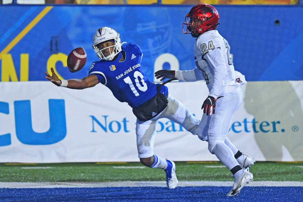 San Jose State's Tre Walker (10) cannot come up with a reception while being guarded by UNLV's ...