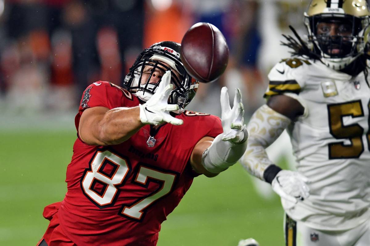 Tampa Bay Buccaneers tight end Rob Gronkowski (87) can't make the catch on a pass from quarterb ...