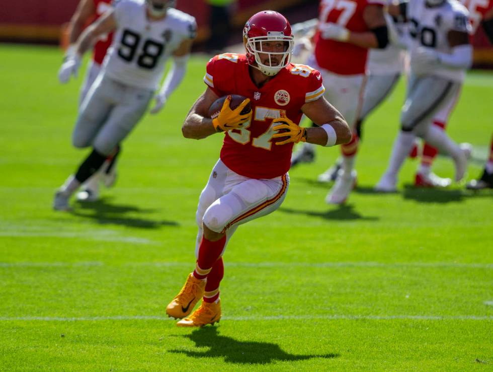 Kansas City Chiefs tight end Travis Kelce (87) runs after making a catch during the 1st quarter ...