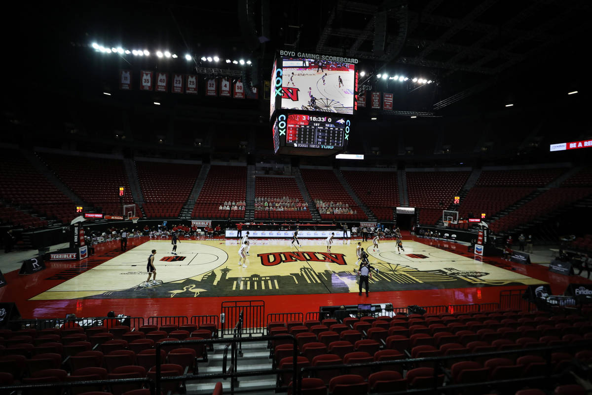UNLV Rebels against Montana State Bobcats during the first half of the season opener at the Tho ...