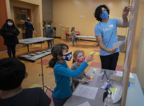 Las Vegas Philharmonic instructor Christopher Vivas teaches a melody pattern to children as par ...