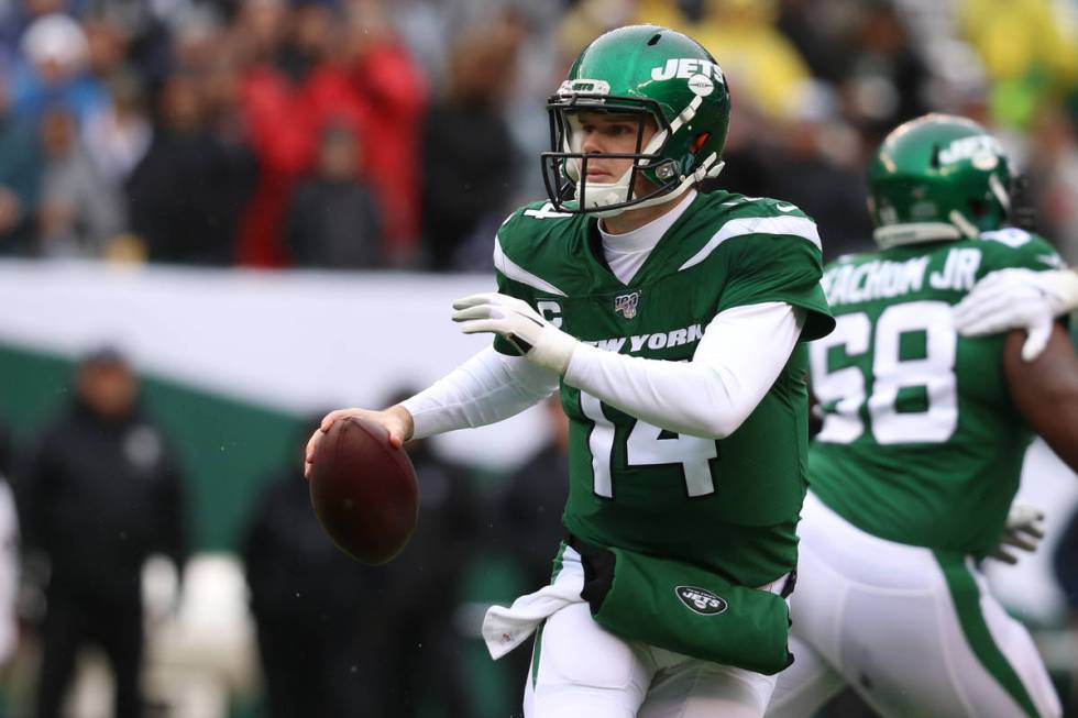 New York Jets quarterback Sam Darnold (14) looks to throw the football against the Oakland Raid ...