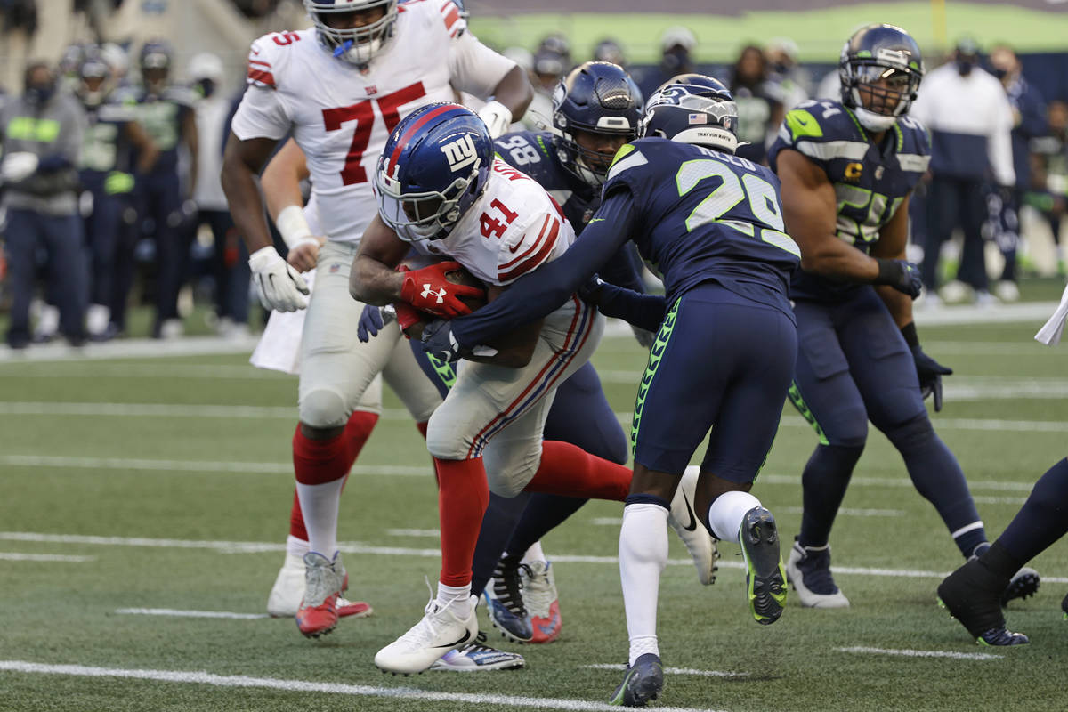 New York Giants running back Alfred Morris (41) gets past Seattle Seahawks free safety D.J. Ree ...