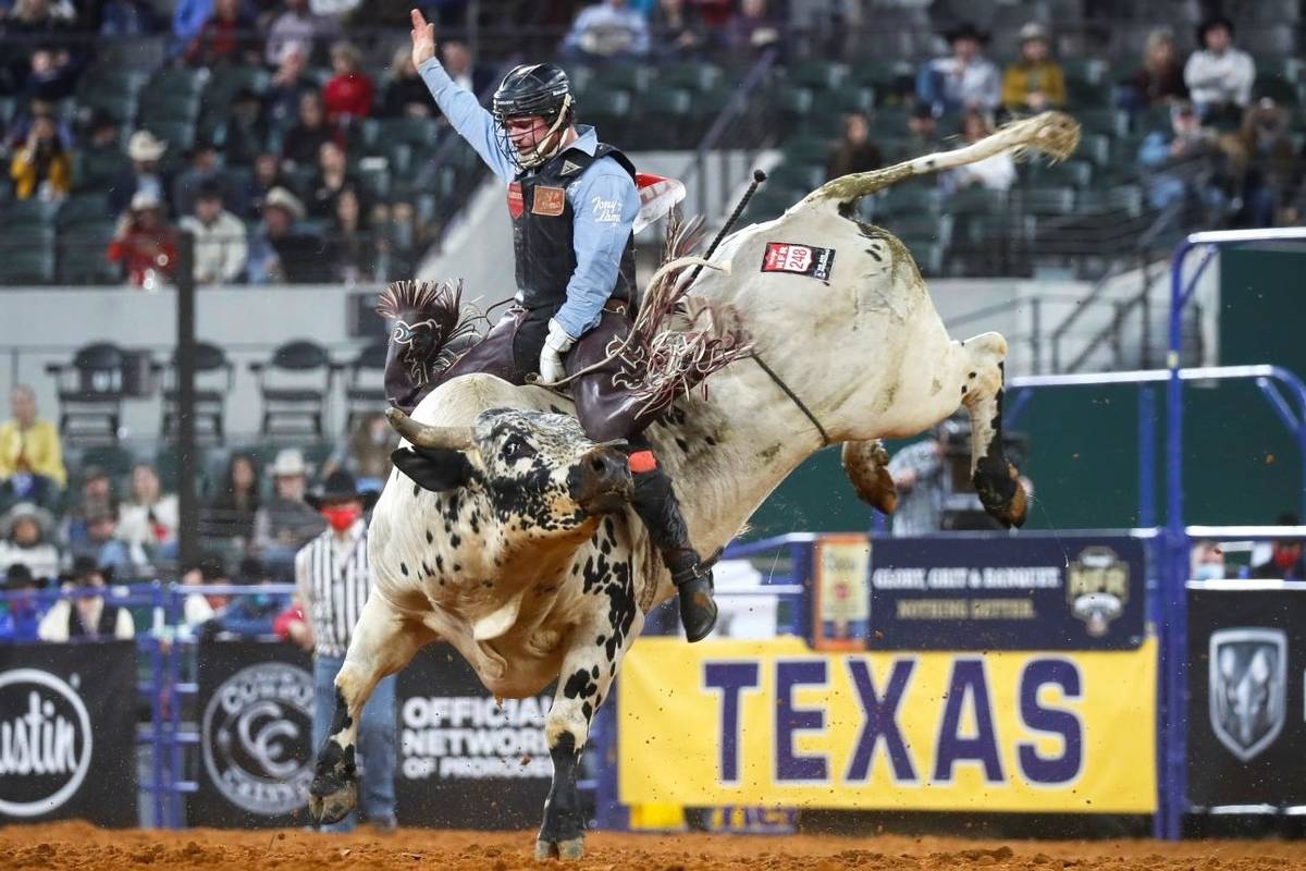 Ty Wallace performs during the 4th go-round of the National Finals Rodeo in Arlington, Texas, o ...