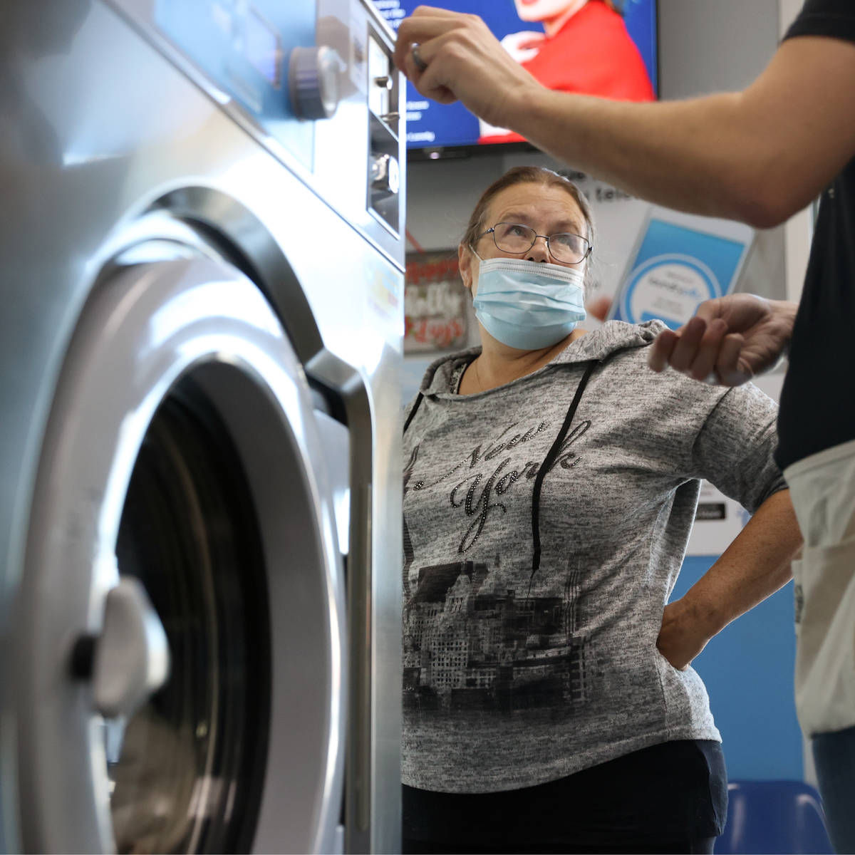 Tiffany Darrel of Las Vegas, left, does her laundry free of charge with the assistance of Corey ...