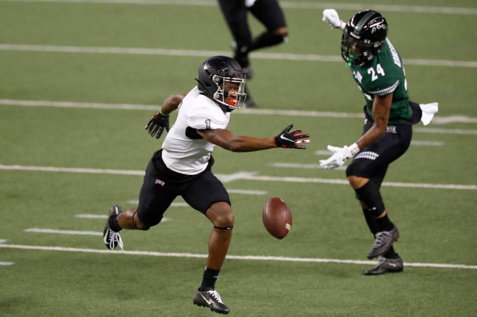 UNLV wide receiver Kyle Williams (1) can't pull in a pass, next to Hawaii's Kai Kaneshiro durin ...