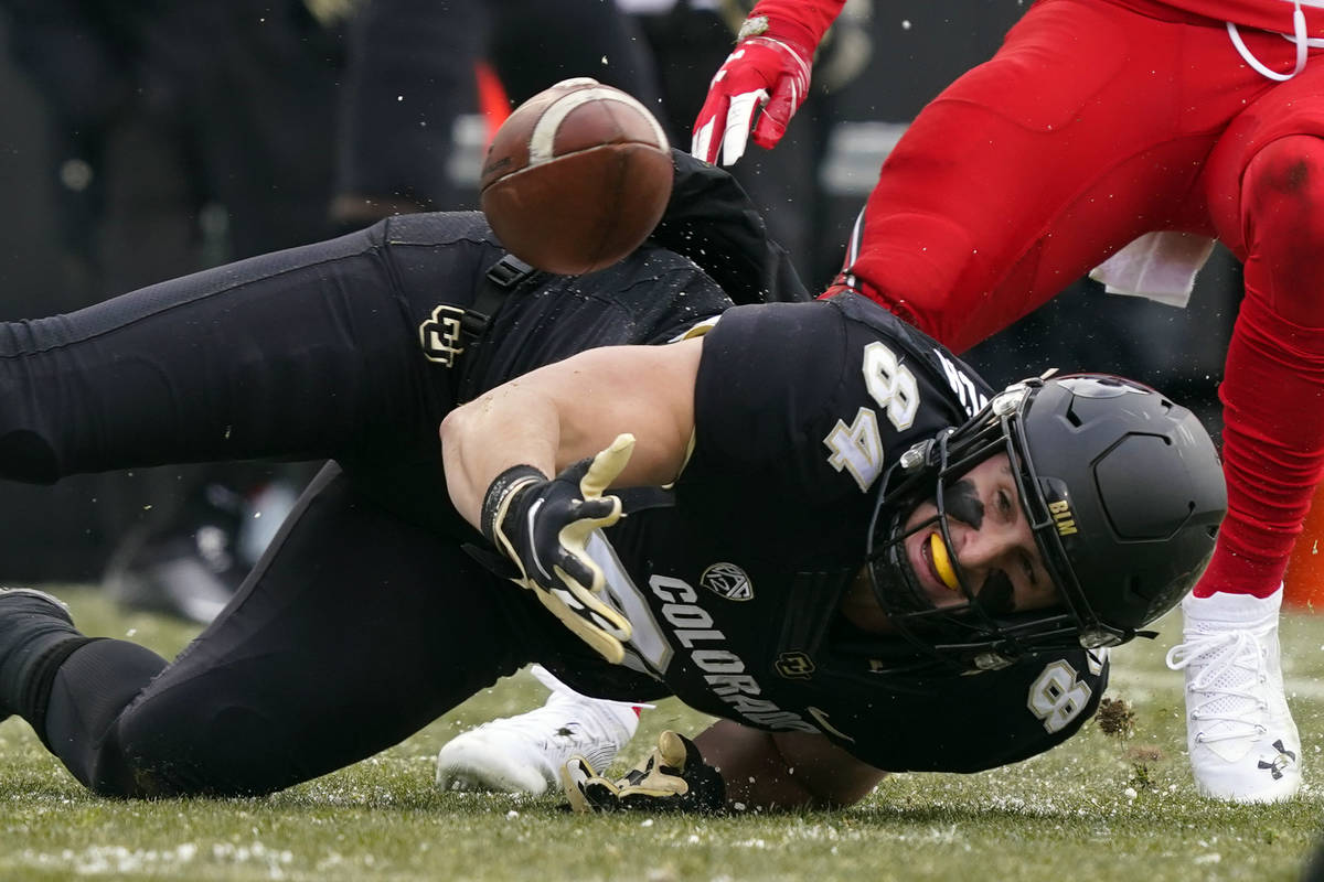Colorado tight end Matt Lynch misses a pass against Utah in the first half of an NCAA college f ...