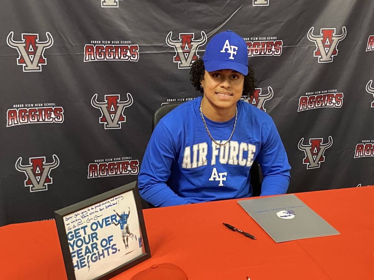 Arbor View defensive back Devin Ramirez signs to play football at Air Force on Wednesday. (Jaso ...