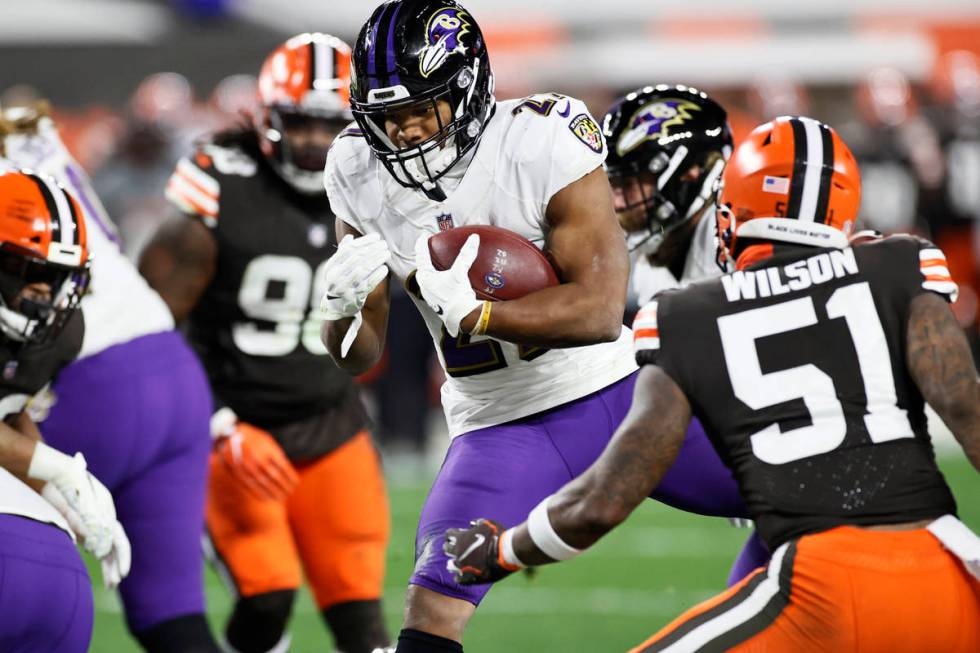 Baltimore Ravens running back J.K. Dobbins (27) rushes for a one-yard touchdown against Clevela ...