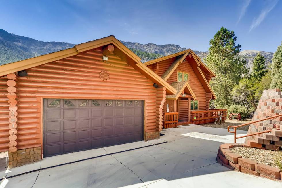 The garage. (Mt. Charleston Realty)