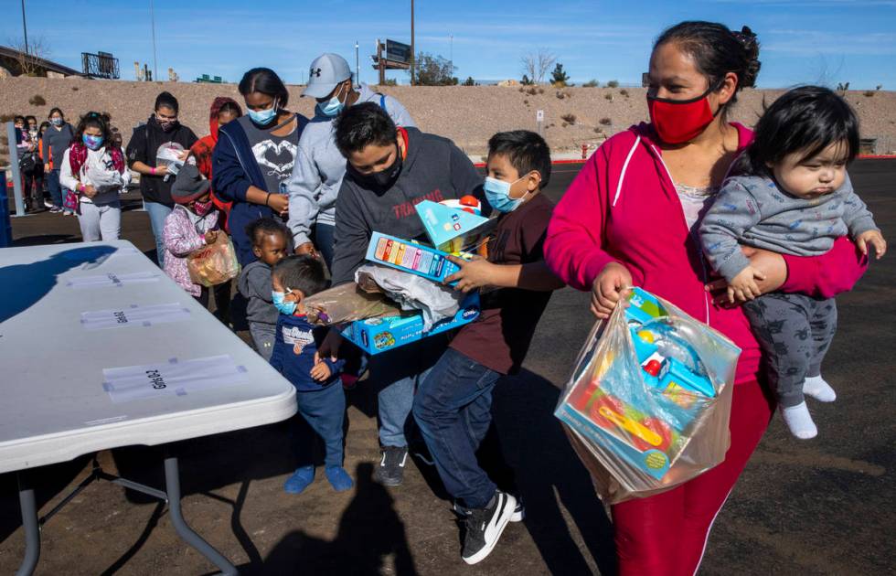 Antonia Geronimo, right, with son Ruben, 8 mos., is joined by sonÕs Miguel, 8, Angel, 10 a ...