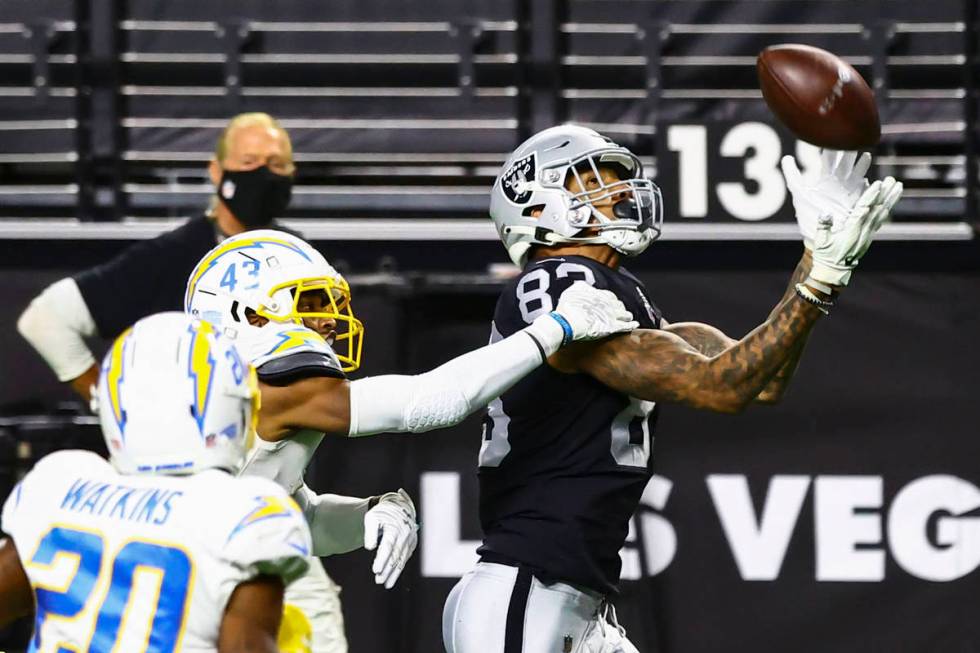 Raiders tight end Darren Waller (83) makes the catch on the way to score a touchdown past Los A ...