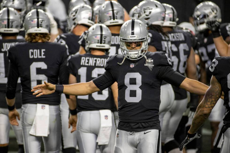 Raiders quarterback Marcus Mariota (8) greets his teammates during warm ups before an NFL footb ...