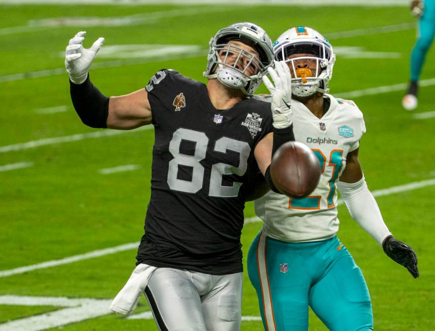 Raiders tight end Jason Witten (82) just misses a touchdown catch versus Miami Dolphins free sa ...