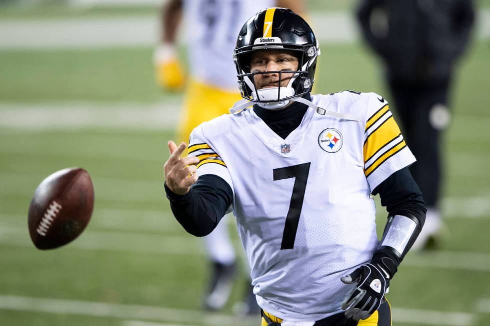 Pittsburgh Steelers quarterback Ben Roethlisberger (7) runs off the field after an NFL football ...