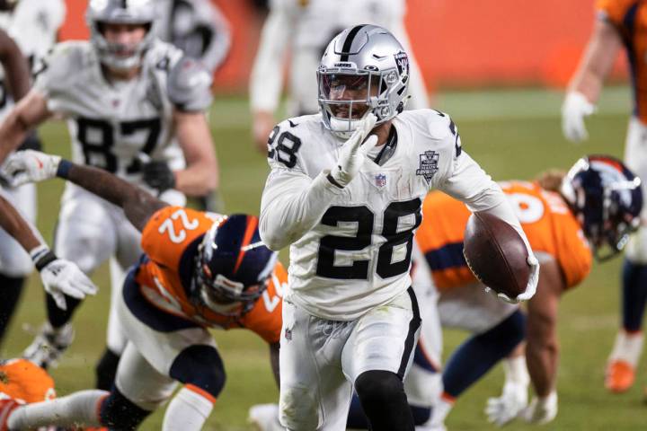 Raiders running back Josh Jacobs (28) breaks free for a fourth quarter touchdown during an NFL ...