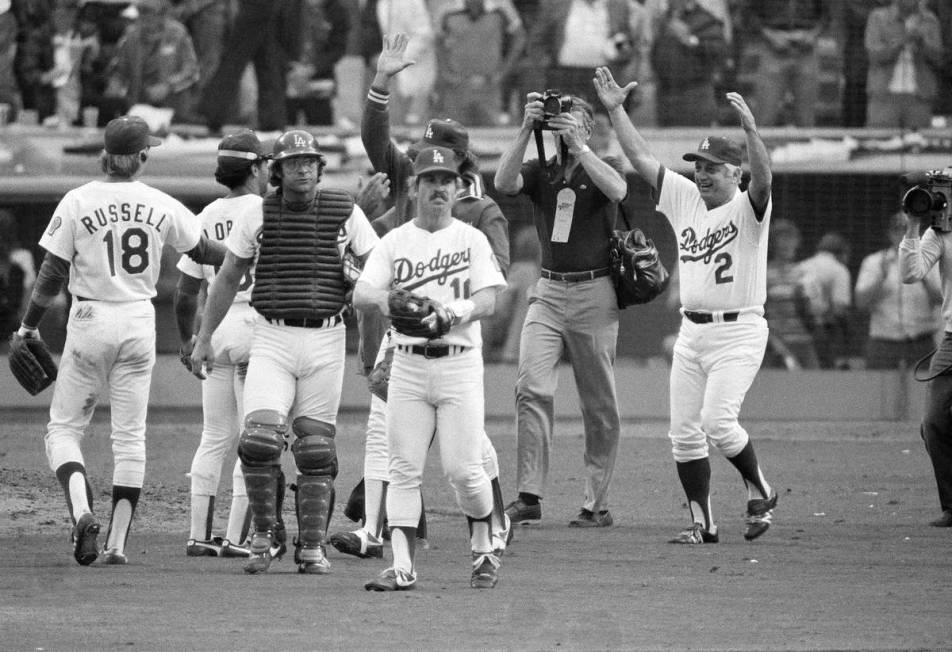 Los Angeles Dodgers manager Tommy Lasorda (2), right, celebrates with his team after their win ...