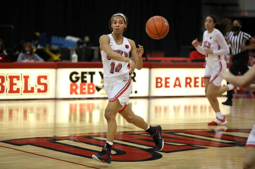 UNLV Lady Rebels guard Bailey Thomas makes a pass against Colorado State University at Cox Pavi ...