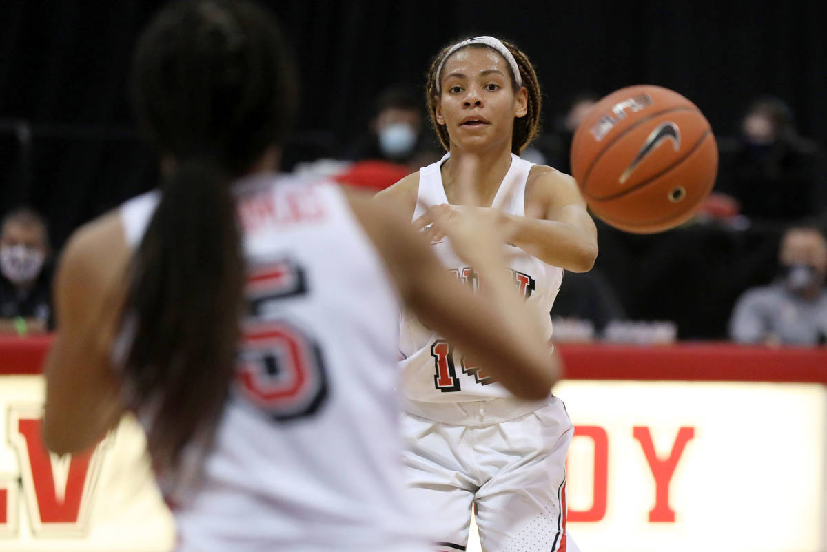 UNLV guard Bailey Thomas (14) makes a pass to guard Jade Thomas (5) against Colorado State Univ ...