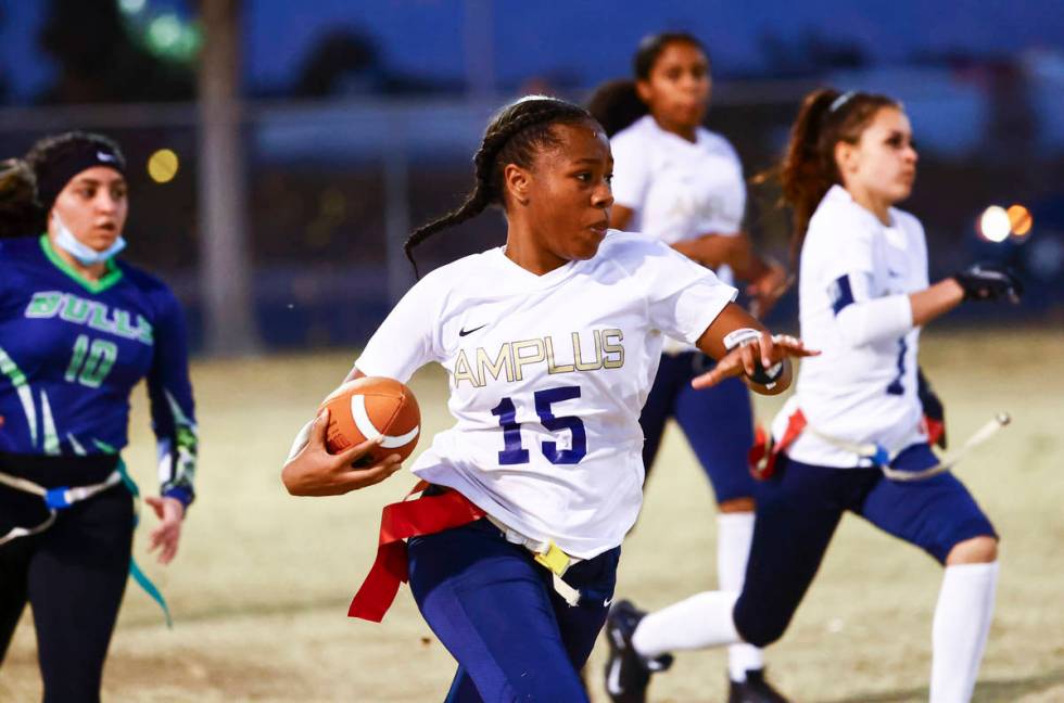 Amplus Academy's Tiani Moore (15) runs the ball against SLAM! Nevada during a flag football gam ...