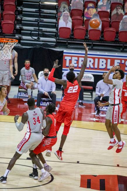 UNLV Rebels guard Bryce Hamilton (13) makes a jump shot over New Mexico Lobos forward Valdir Ma ...