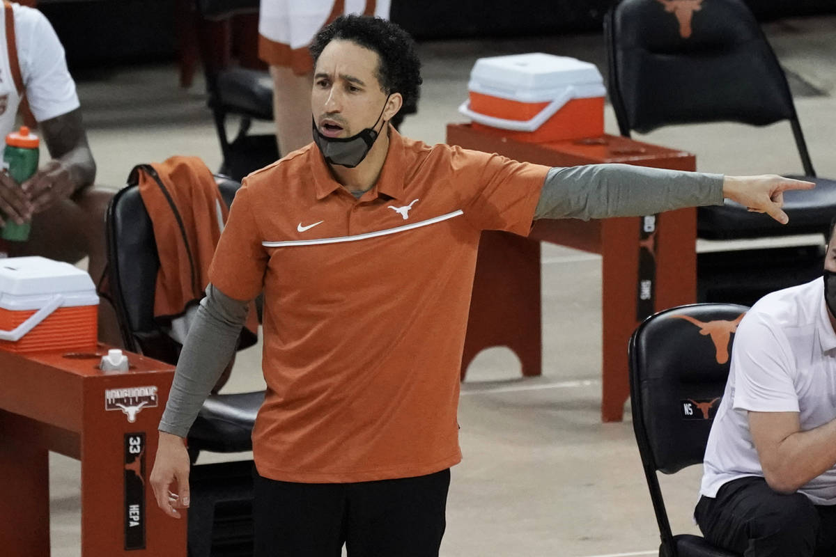 Texas head coach Shaka Smart directs his team against Kansas State during the first half of an ...