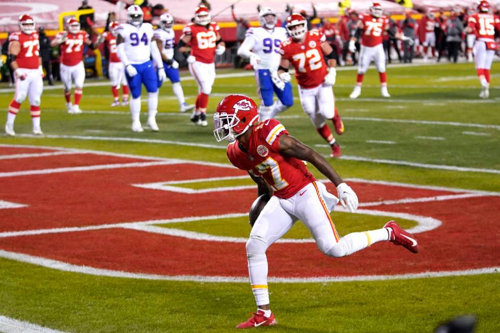 Kansas City Chiefs wide receiver Mecole Hardman catches a 3-yard touchdown pass during the firs ...