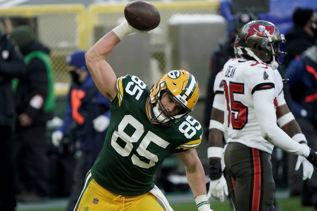 Green Bay Packers' Robert Tonyan celebrates after catching an eight-yard touchdown pass against ...