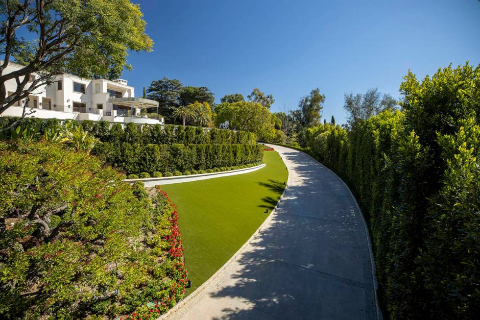 Casino developer Steve Wynn is trying to sell his Beverly Hills, California, mansion, seen here ...