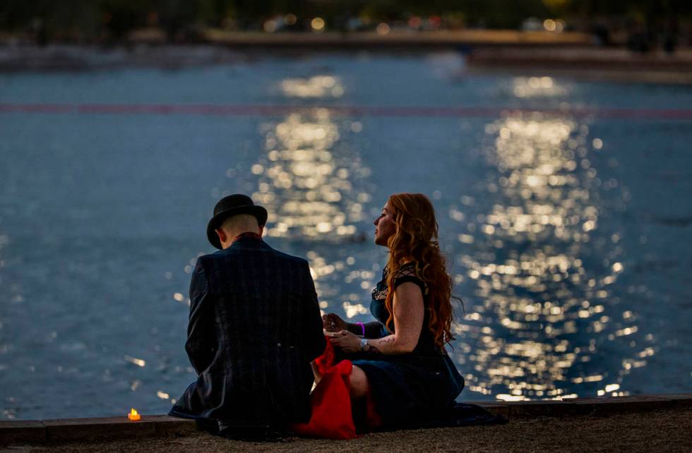 A romantic picnic at Sunset Park is easy on the wallet and a welcome respite. (L.E. Baskow/Las ...