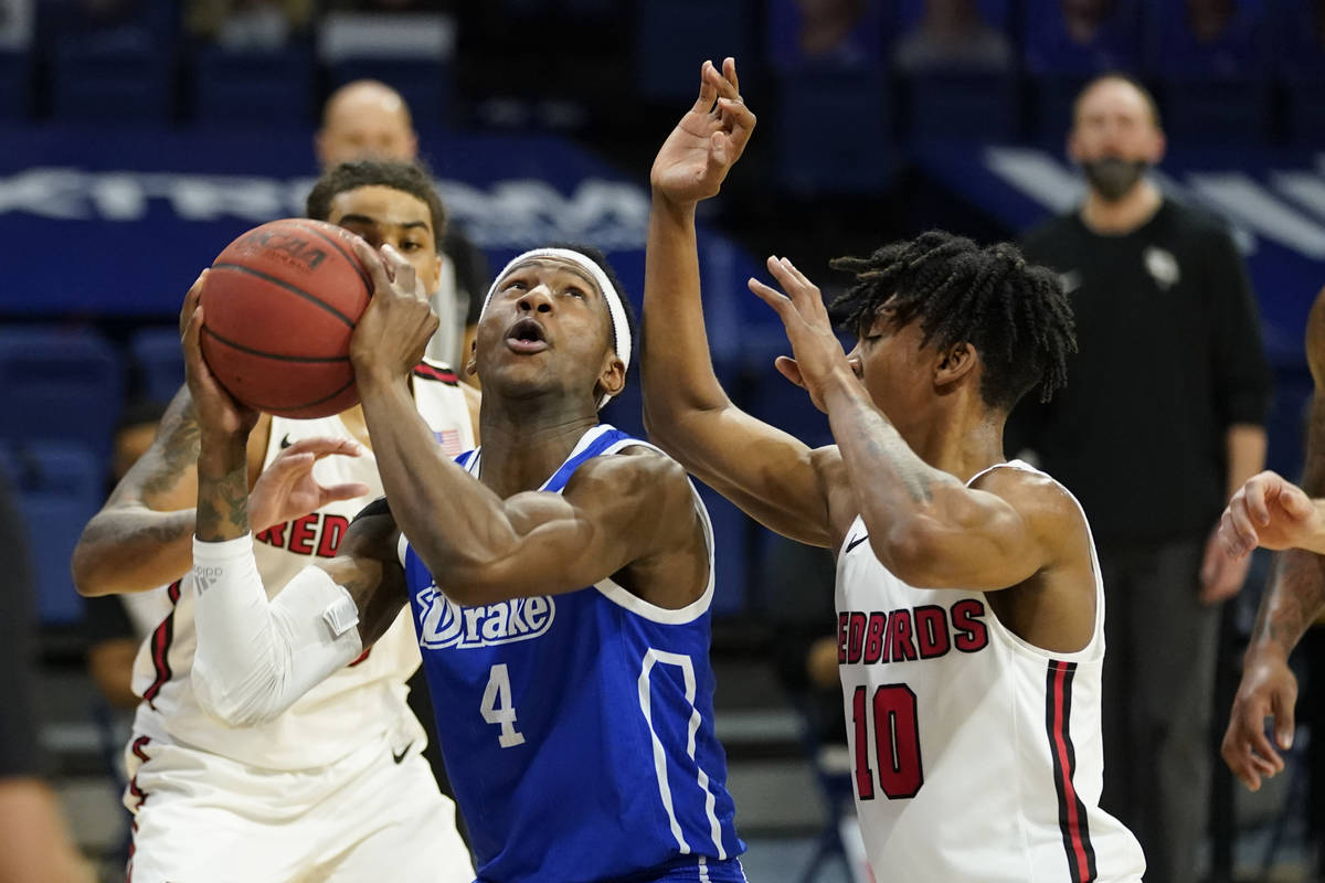 Drake forward ShanQuan Hemphill (4) drives to the basket ahead of Illinois State guard Emon Was ...