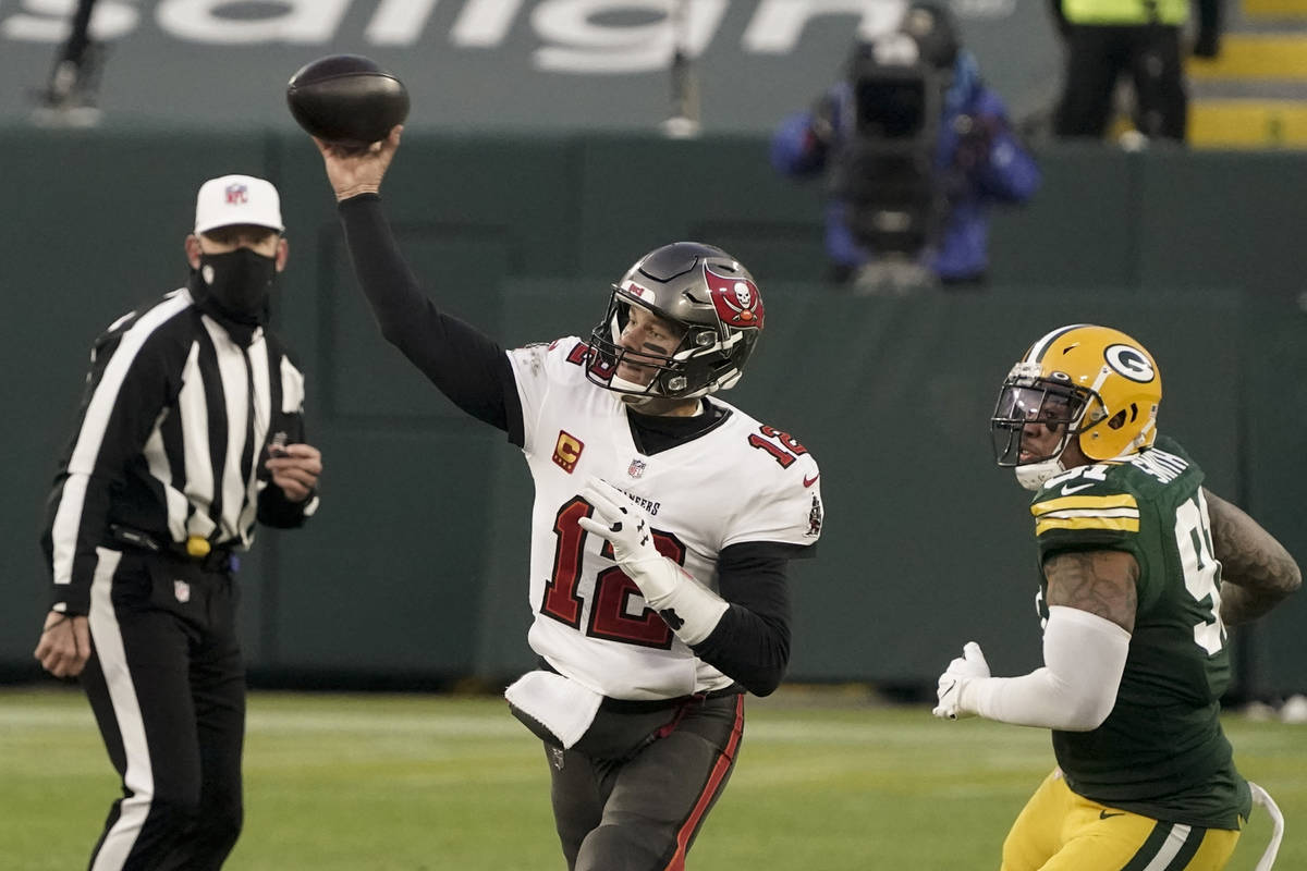 Green Bay Packers' Preston Smith watches as Tampa Bay Buccaneers quarterback Tom Brady throws a ...