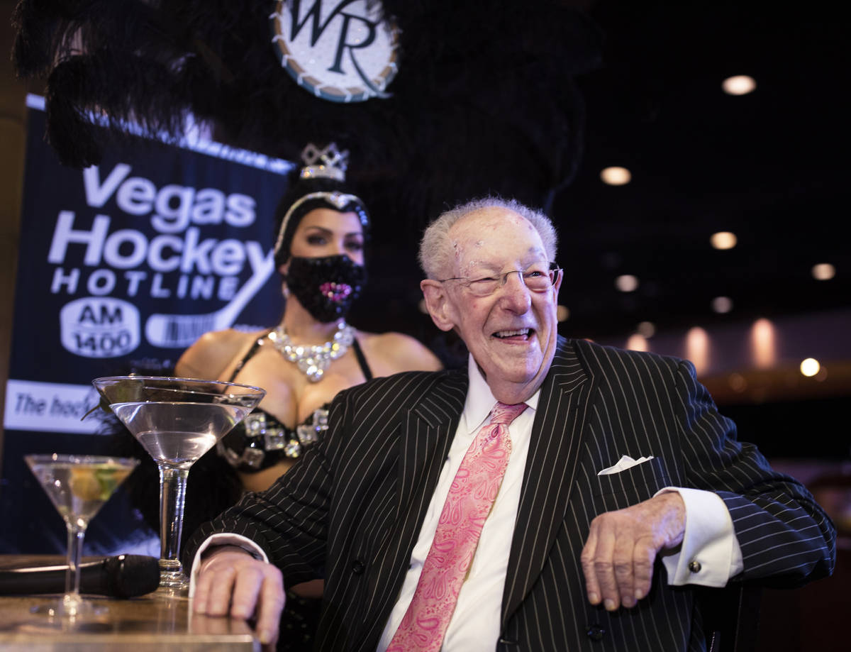 Former Las Vegas Mayor Oscar Goodman, right, shares a laugh with patrons at the Westgate Sports ...