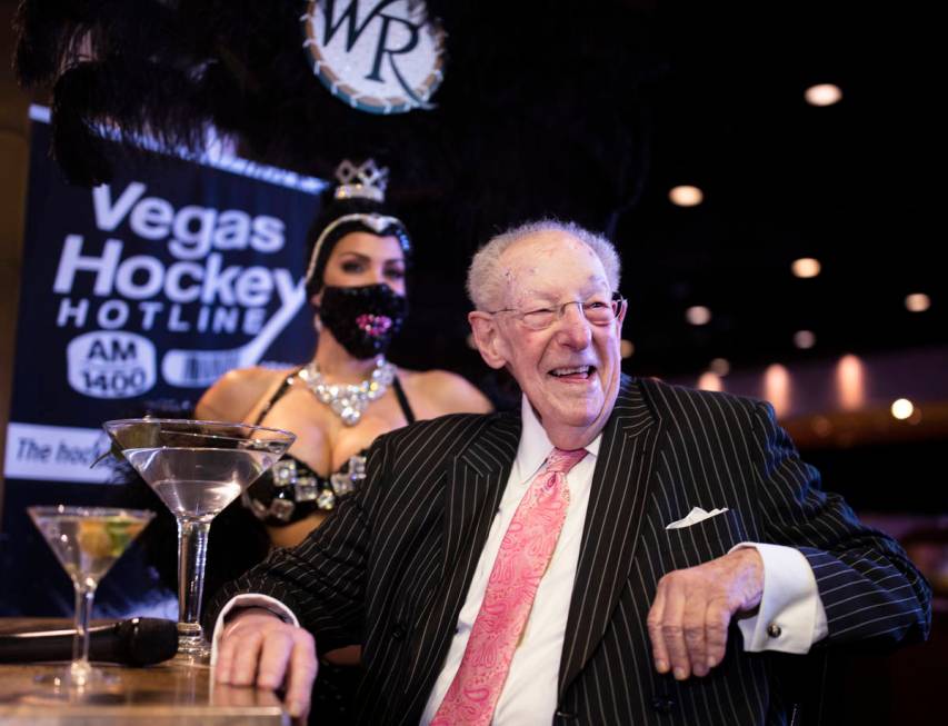 Former Las Vegas Mayor Oscar Goodman, right, shares a laugh with patrons at the Westgate Sports ...