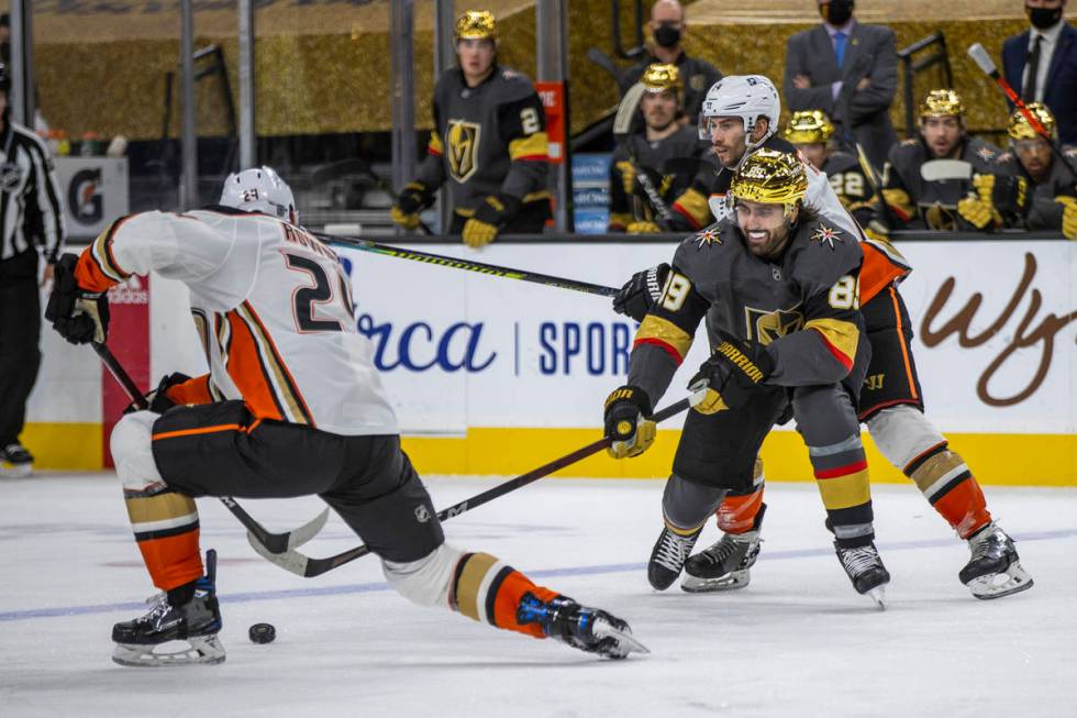 Golden Knights right wing Alex Tuch (89) battles for the puck with Anaheim Ducks right wing Car ...