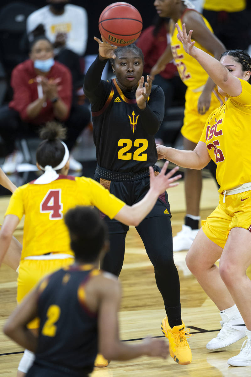 Arizona State Sun Devils forward Eboni Walker (22) passes the ball to Arizona State Sun Devils ...