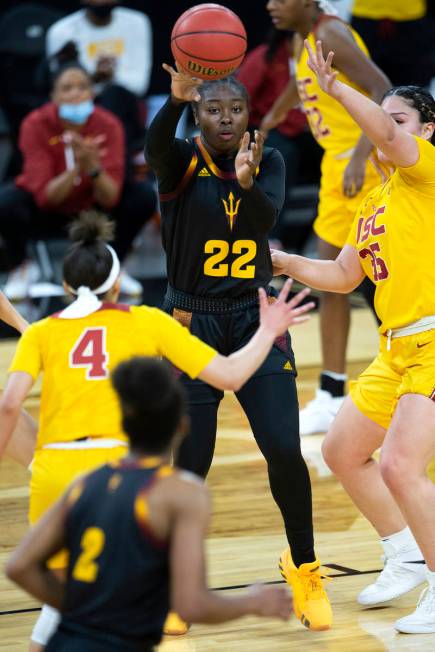 Arizona State Sun Devils forward Eboni Walker (22) passes the ball to Arizona State Sun Devils ...